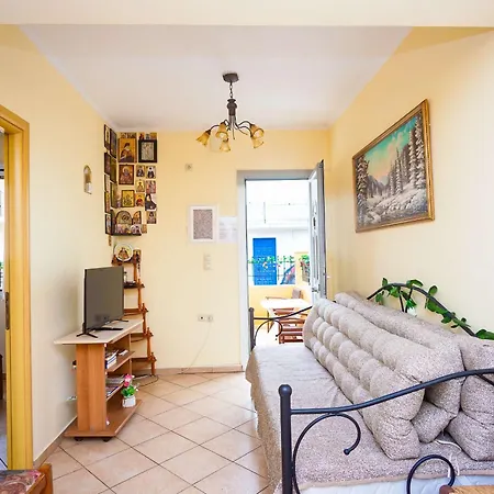 Spacious 2 Bd Detached House In Kefalonia W Patio Дом отдыха *