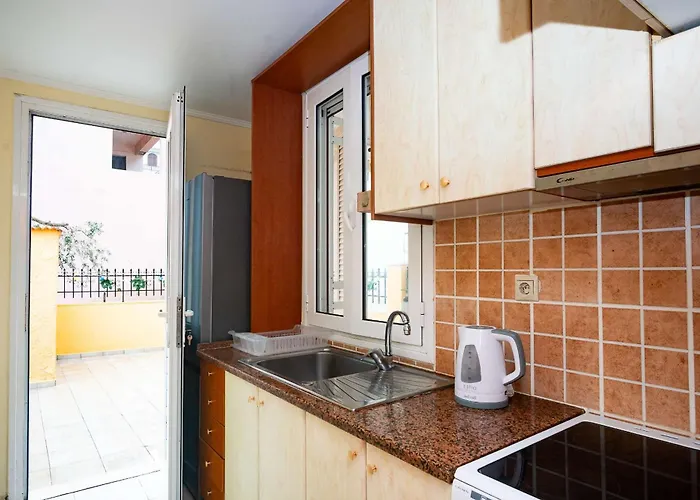 Spacious 2 Bd Detached House In Kefalonia W Patio Дом отдыха Ликсури