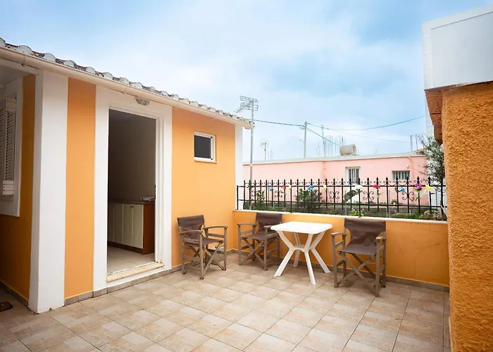 Spacious 2 Bd Detached House In Kefalonia W Patio Дом отдыха