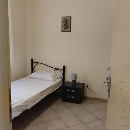 Holiday home μονοκατοικια ανεξαρτητη σε κεντρικο δρομο *