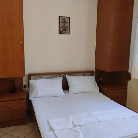 Holiday home μονοκατοικια ανεξαρτητη σε κεντρικο δρομο