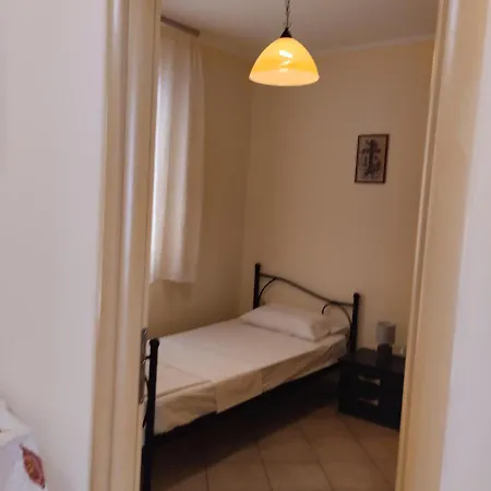 Holiday home μονοκατοικια ανεξαρτητη σε κεντρικο δρομο
