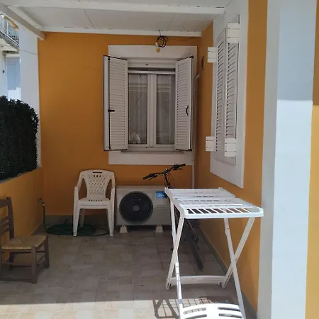 Holiday home μονοκατοικια ανεξαρτητη σε κεντρικο δρομο