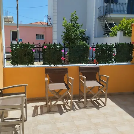 Spacious 2 Bd Detached House In Kefalonia W Patio Сasa de vacaciones *
