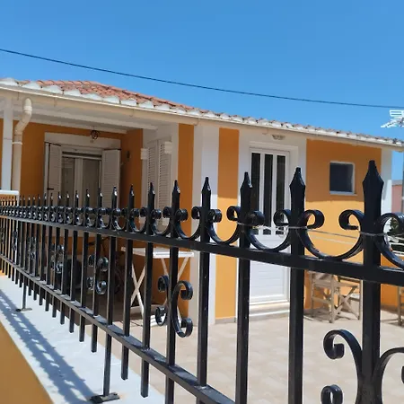 Spacious 2 Bd Detached House In Kefalonia W Patio בית נופש *