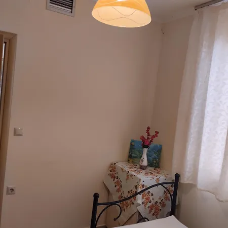 Holiday home μονοκατοικια ανεξαρτητη σε κεντρικο δρομο Lixouri