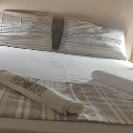 Spacious 2 Bd Detached House In Kefalonia W Patio Lixouri