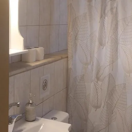בית נופש Spacious 2 Bd Detached House In Kefalonia W Patio ליקסורי