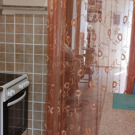 Semesterbostad μονοκατοικια ανεξαρτητη σε κεντρικο δρομο *
