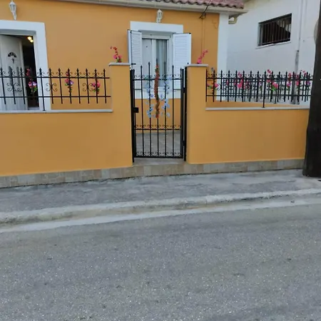Сasa de vacaciones Spacious 2 Bd Detached House In Kefalonia W Patio *