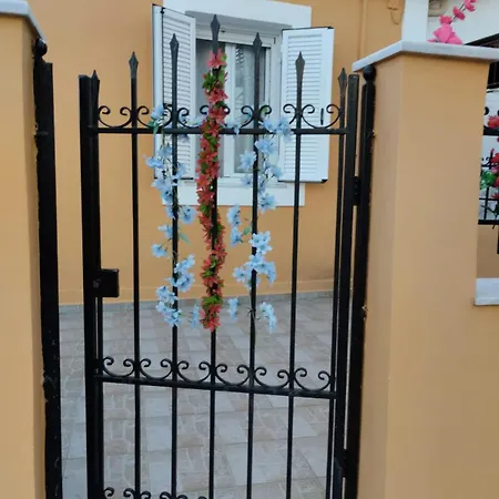 Spacious 2 Bd Detached House In Kefalonia W Patio Сasa de vacaciones *