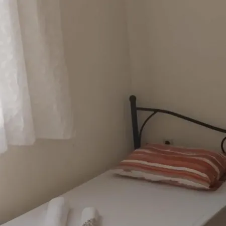 Spacious 2 Bd Detached House In Kefalonia W Patio Сasa de vacaciones