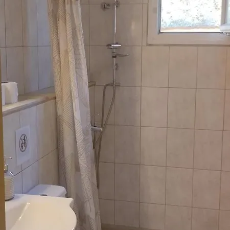Spacious 2 Bd Detached House In Kefalonia W Patio Сasa de vacaciones