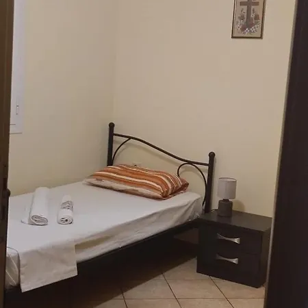 Spacious 2 Bd Detached House In Kefalonia W Patio Сasa de vacaciones Lixouri