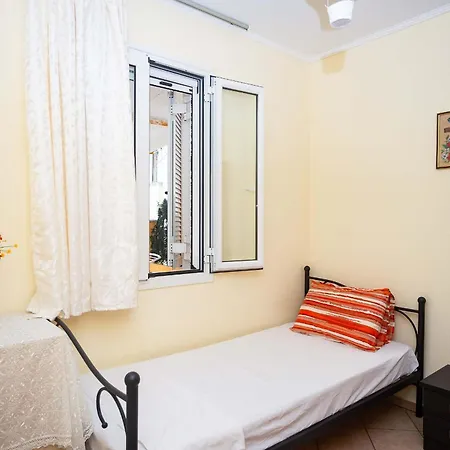 Spacious 2 Bd Detached House In Kefalonia W Patio Vakantiehuis