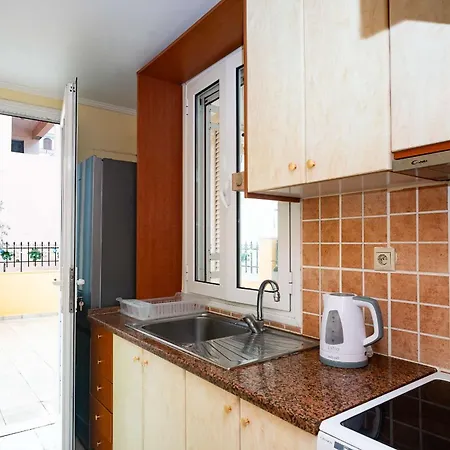 Spacious 2 Bd Detached House In Kefalonia W Patio Сasa de vacaciones Lixouri