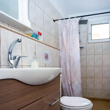 Spacious 2 Bd Detached House In Kefalonia W Patio