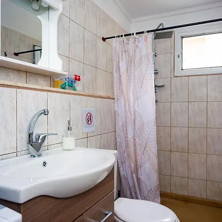 Spacious 2 Bd Detached House In Kefalonia W Patio