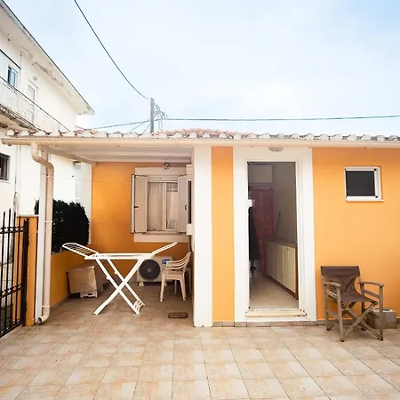 Spacious 2 Bd Detached House In Kefalonia W Patio Сasa de vacaciones Lixouri