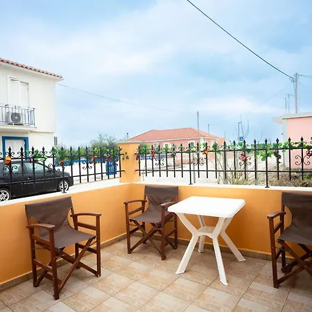 Сasa de vacaciones Spacious 2 Bd Detached House In Kefalonia W Patio Lixouri