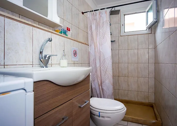 Spacious 2 Bd Detached House In Kefalonia W Patio Vakantiehuis