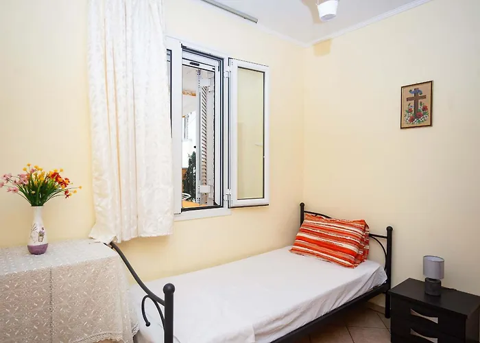 Spacious 2 Bd Detached House In Kefalonia W Patio Vakantiehuis