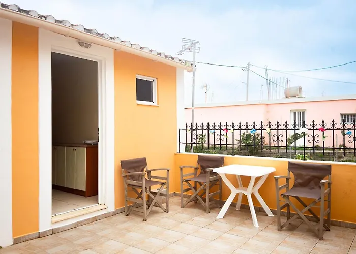 Spacious 2 Bd Detached House In Kefalonia W Patio Vakantiehuis Lixouri