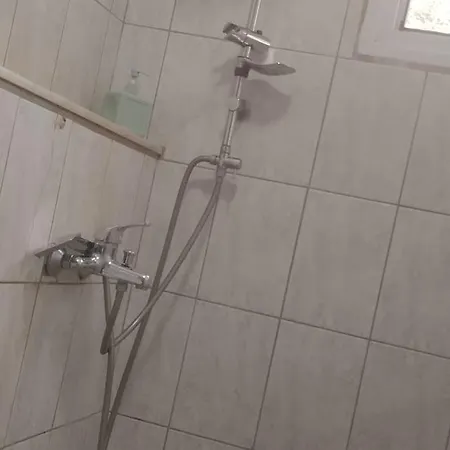 μονοκατοικια ανεξαρτητη σε κεντρικο δρομο Feriehus Lixouri